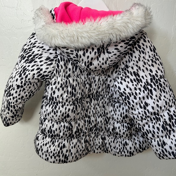 Carter’s Girls Puffer Jacket- S (4) pink, white, black - Picture 4 of 5